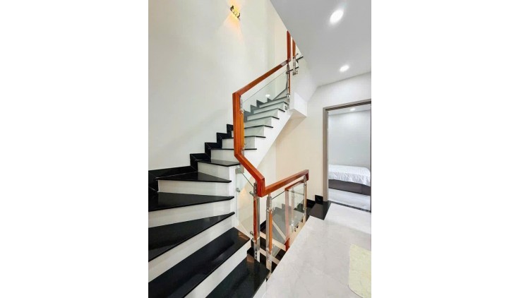 NHÀ ĐẸP✨ 4❌12M², 2 TẦNG, 3PN, HẺM Ô TÔ, GÒ VẤP, NHỈNH 4.X TỶ TL